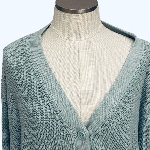 American Eagle Cardigan Cable Knit Oversize Roomy Waist Length Size Medium - Picture 2 of 6